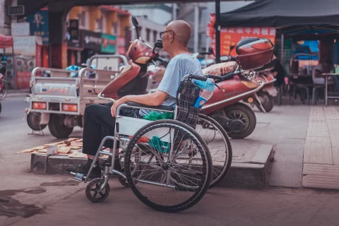 man-in-wheelchair-tourism